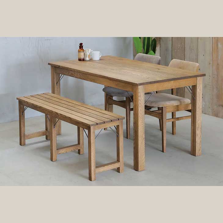 色：WFT-2　手前はヨハンベンチです