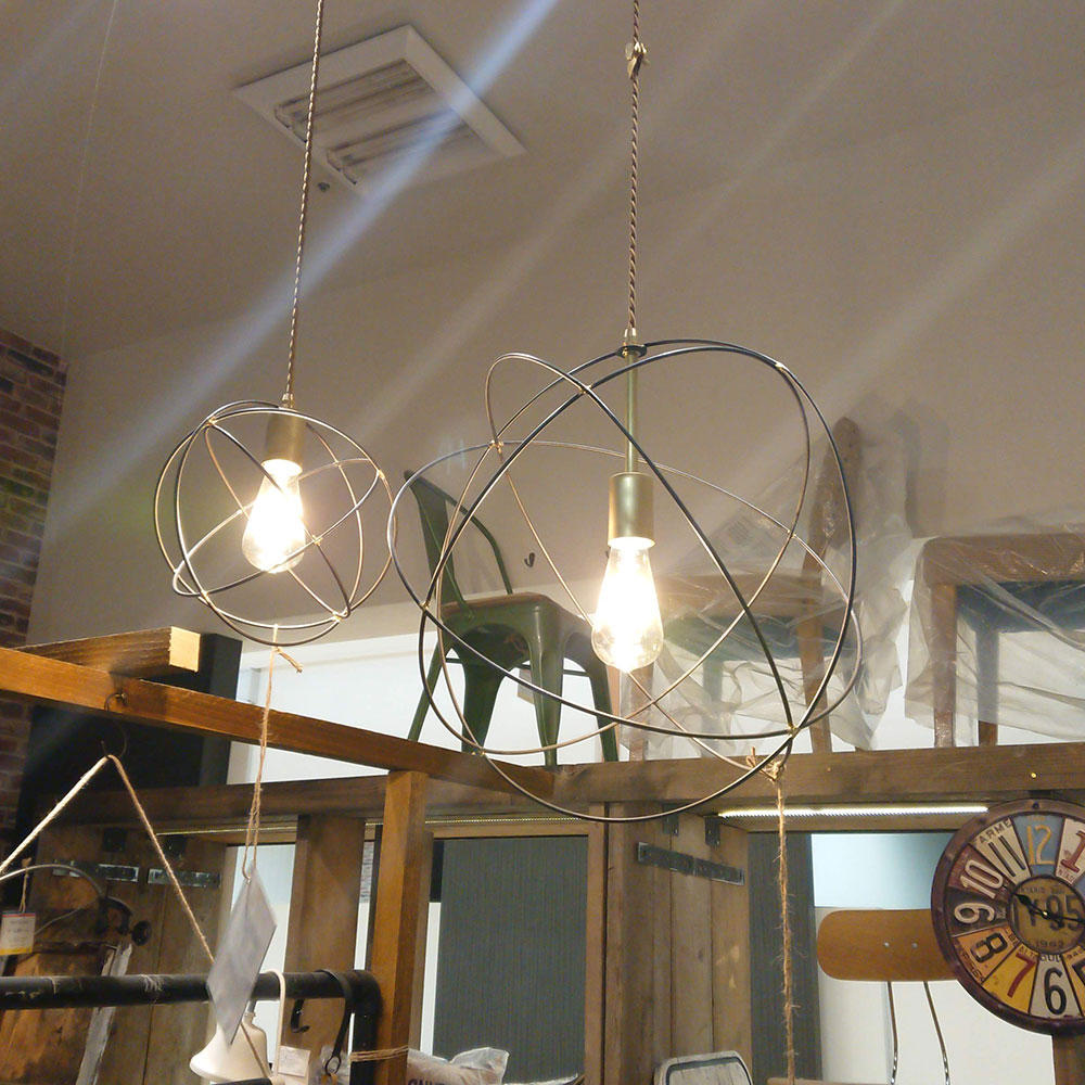 写真左：Sサイズ、右：Lサイズです。