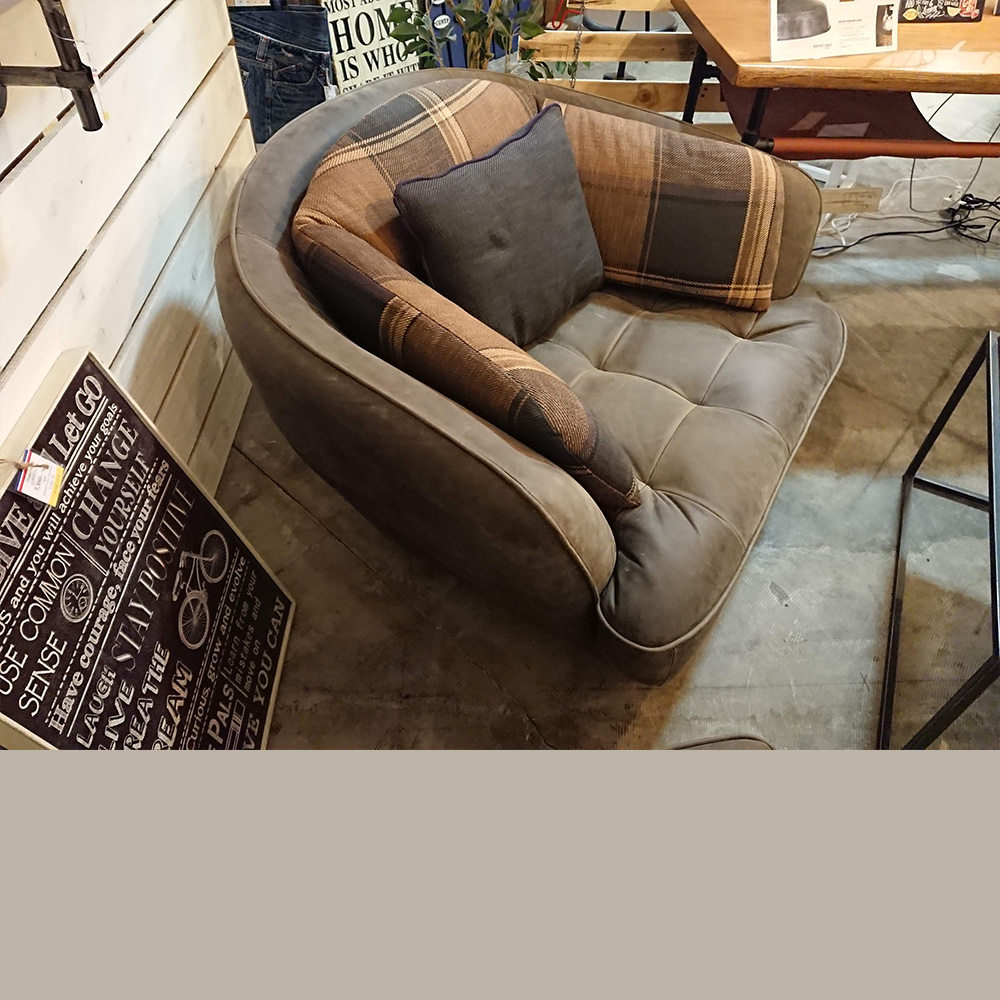 写真は既に廃盤色のL-19COSYBIAです。